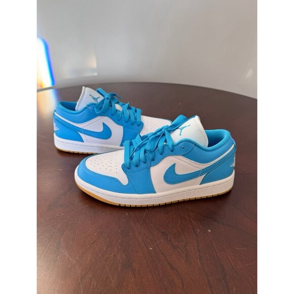 NWT Women’s Nike Air Jordan 1 Low Shoes White Dark Powder Blue Women's Size 7 - Picture 2 of 5